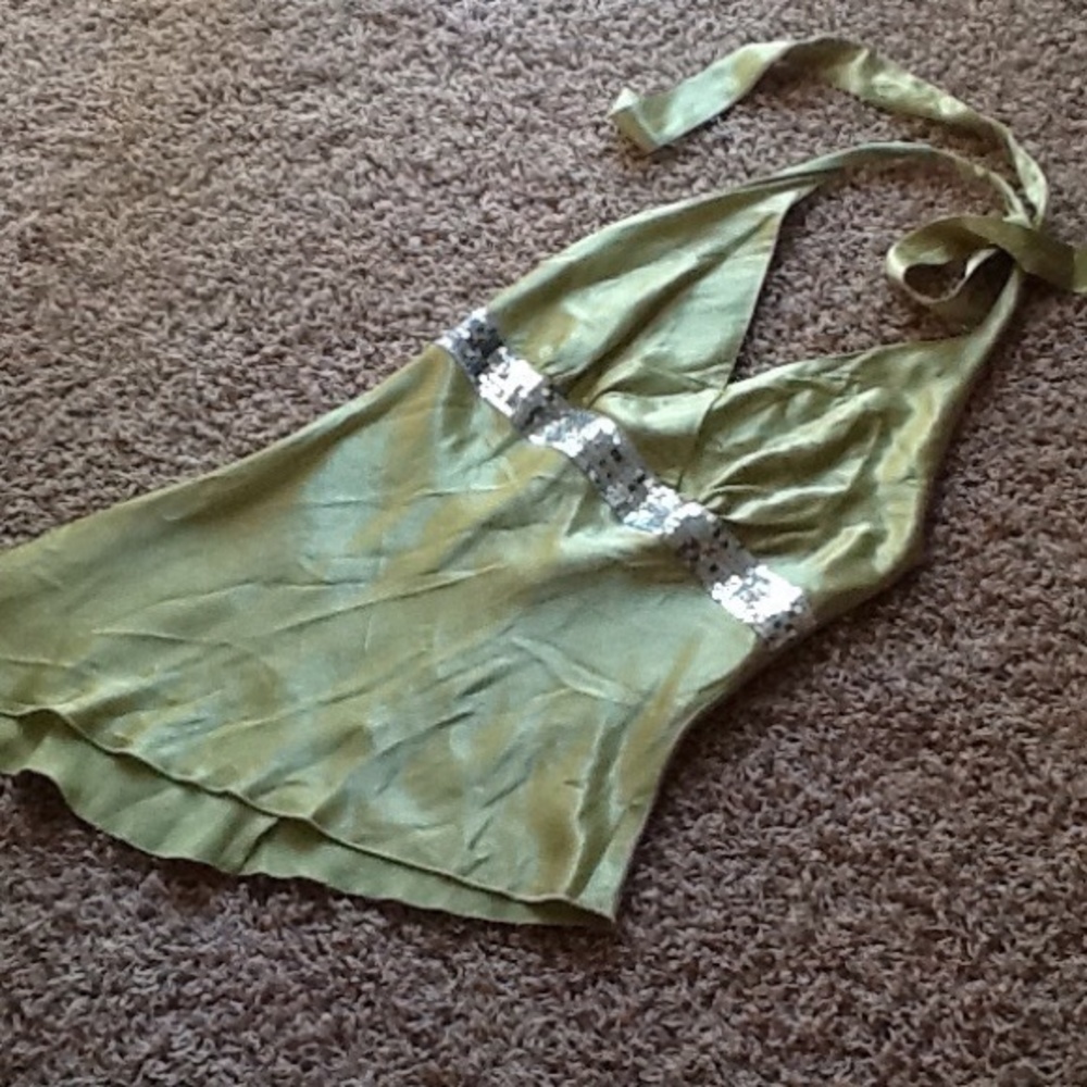 Beautiful silky green halter - Picture 2 of 2
